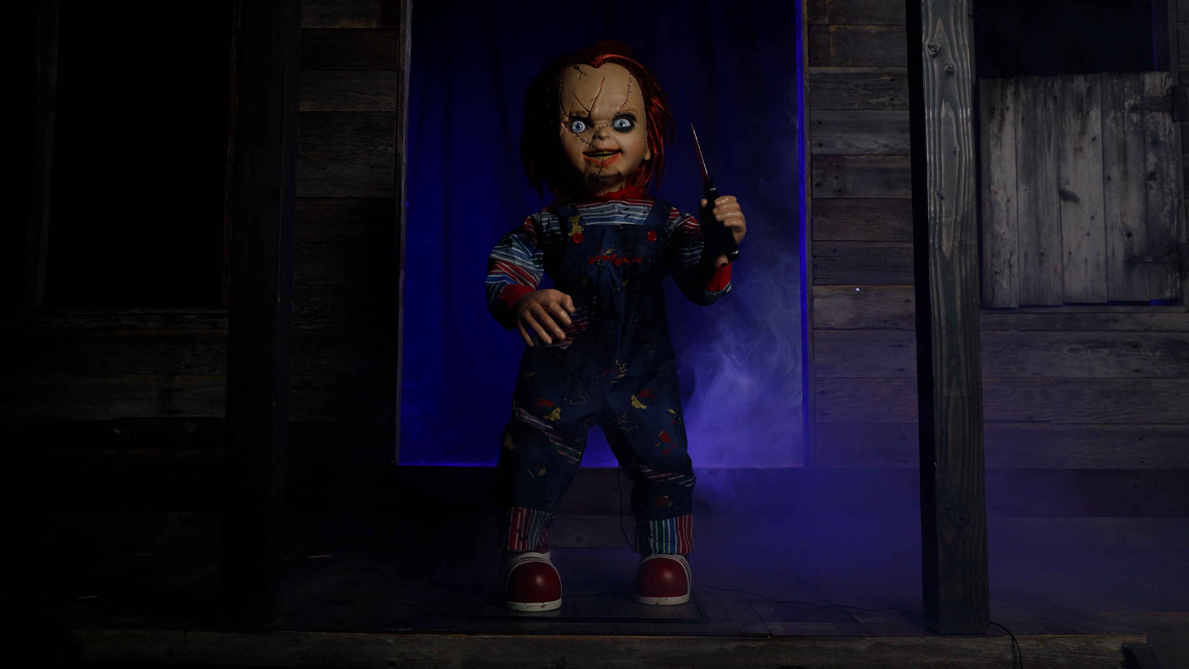 GEMCHUCKY2 3FT Universal Animated LED Scarred Chucky Decoration